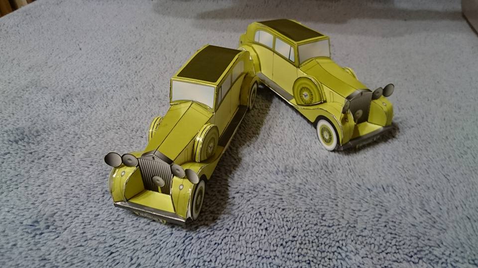 2台で五時間ぐらい。 トヨタ博物館で貰ってきた ペーパークラフト。 二人ともパパ任せ…|2016-08-12